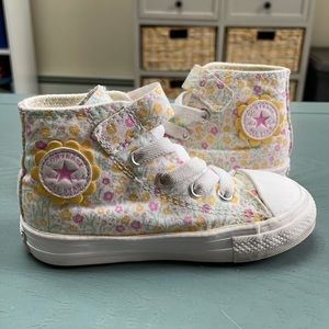 EUC Converse Toddler Size 7 Flower Sneakers